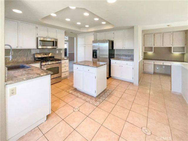 12196 Nugget Avenue, Victorville, CA 92392