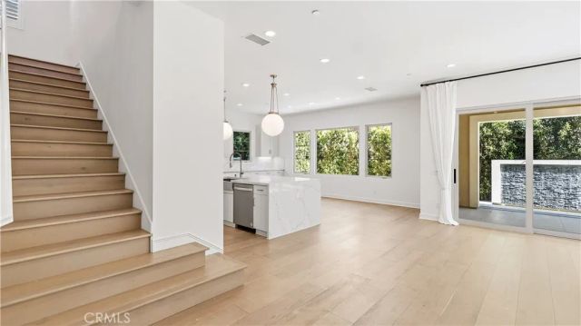 242 Sutters, Irvine, CA 92602