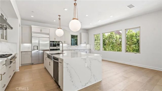 242 Sutters, Irvine, CA 92602