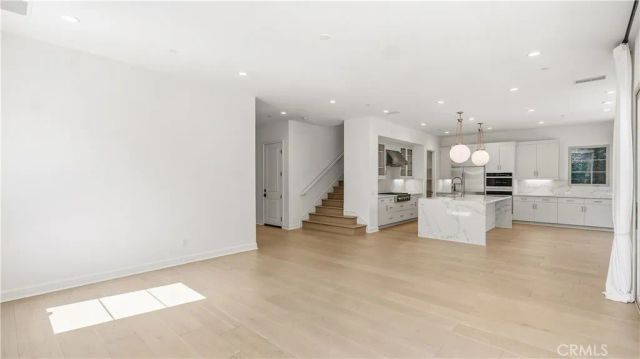 242 Sutters, Irvine, CA 92602