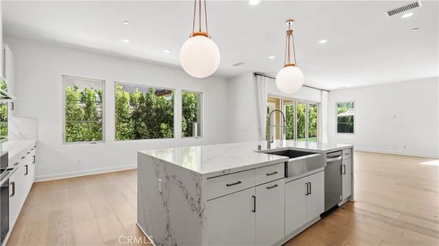 242 Sutters, Irvine, CA 92602