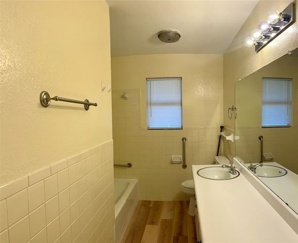 301 Walnut Avenue, Azle, TX 76020