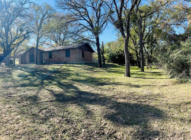 301 Walnut Avenue, Azle, TX 76020