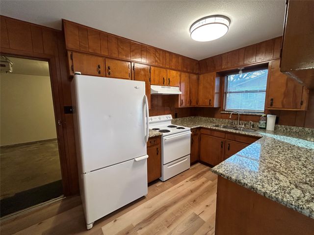 301 Walnut Avenue, Azle, TX 76020