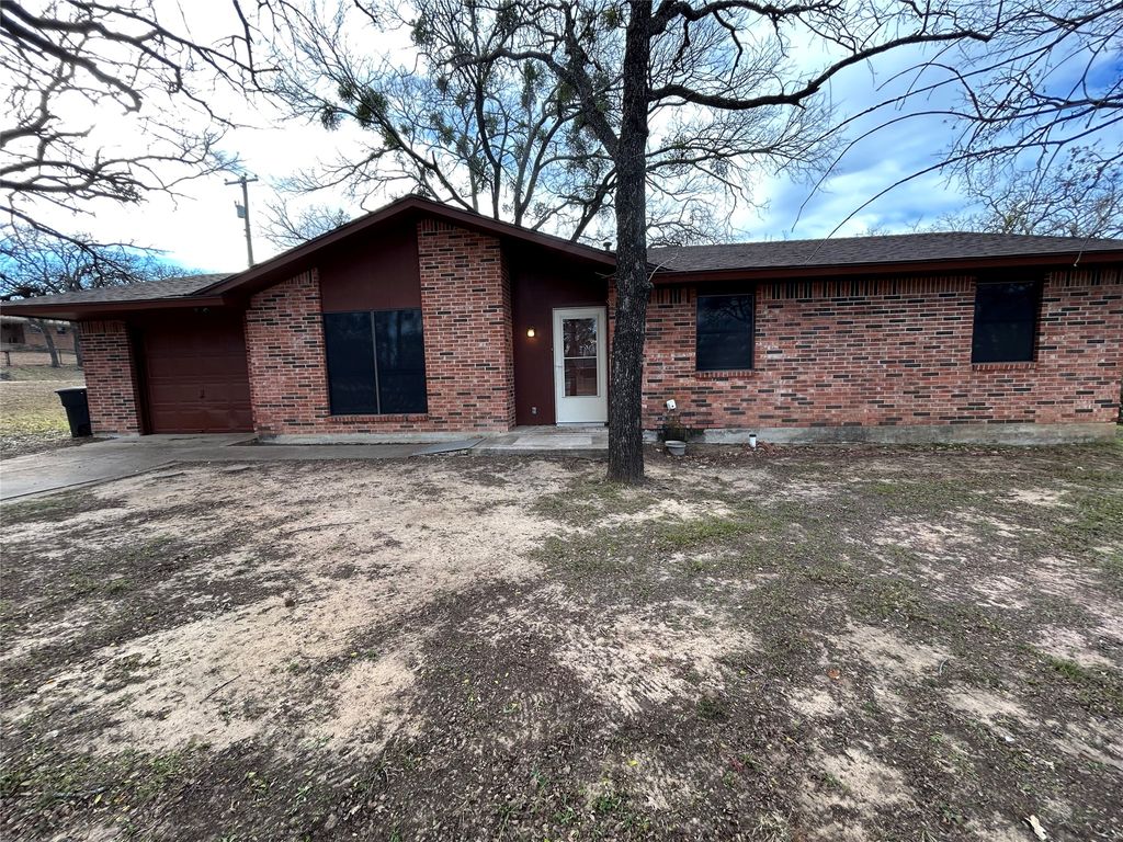301 Walnut Avenue, Azle, TX 76020