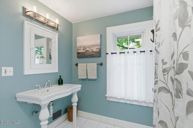 1505 Van Antwerp Road, Niskayuna, NY 12309