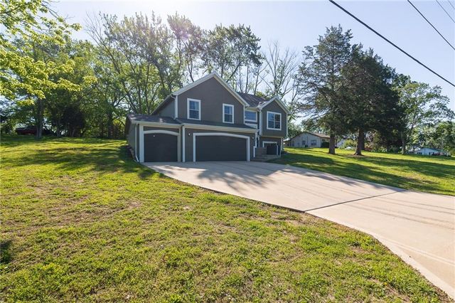 7309 NW Locust Drive, Kansas City, MO 64152