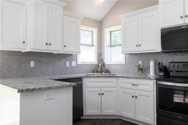 7309 NW Locust Drive, Kansas City, MO 64152