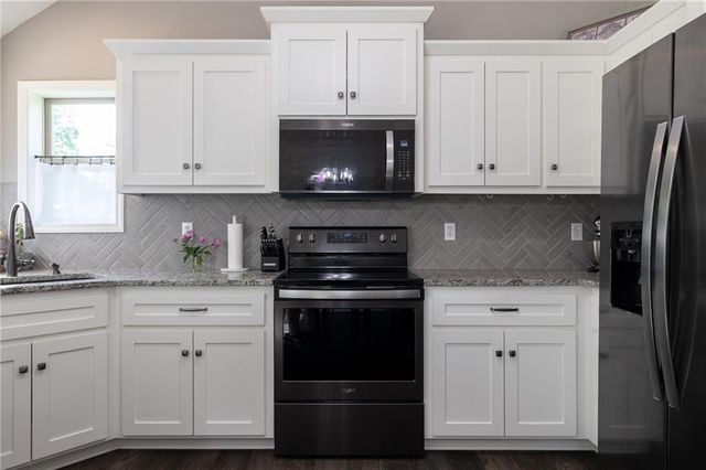 7309 NW Locust Drive, Kansas City, MO 64152