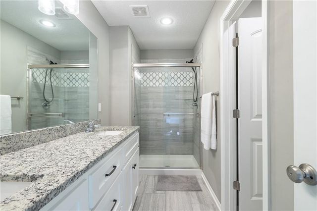 7309 NW Locust Drive, Kansas City, MO 64152