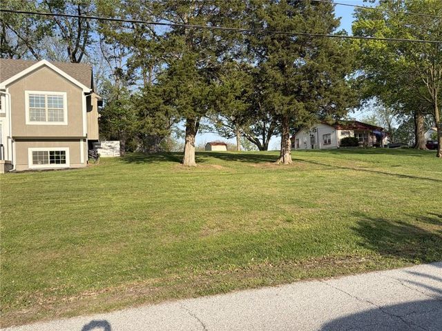 7309 NW Locust Drive, Kansas City, MO 64152