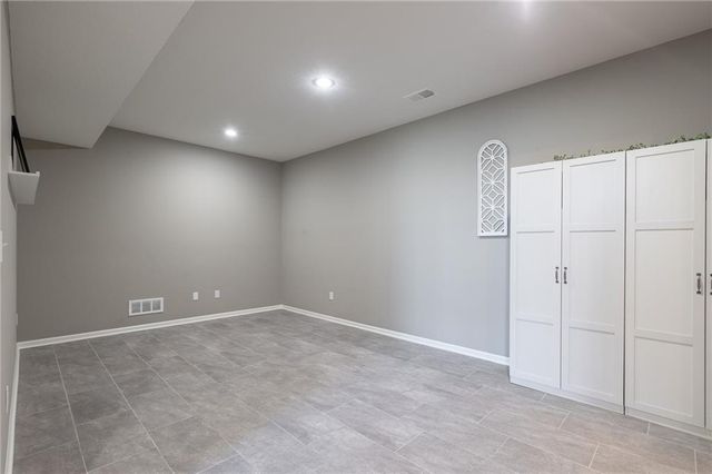 7309 NW Locust Drive, Kansas City, MO 64152