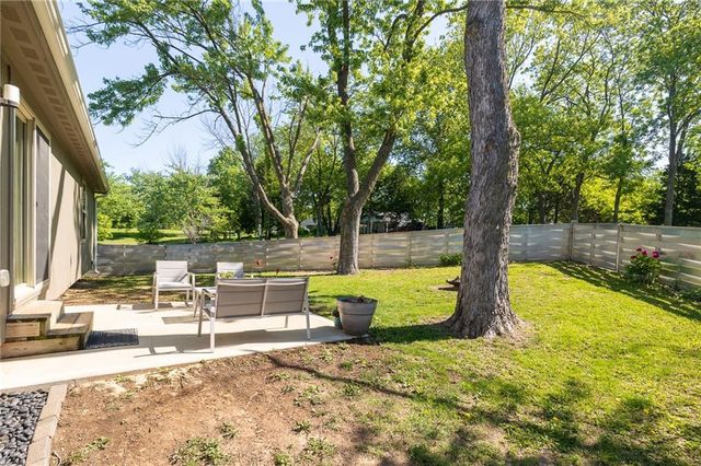 7309 NW Locust Drive, Kansas City, MO 64152