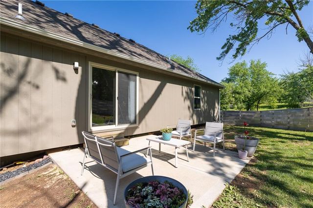 7309 NW Locust Drive, Kansas City, MO 64152