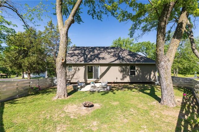 7309 NW Locust Drive, Kansas City, MO 64152