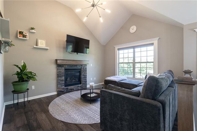 7309 NW Locust Drive, Kansas City, MO 64152
