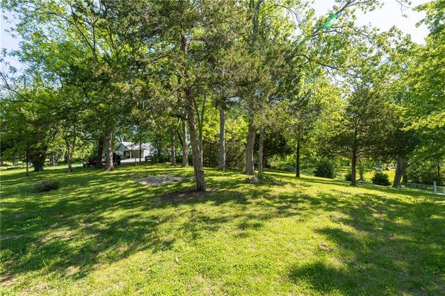 7309 NW Locust Drive, Kansas City, MO 64152