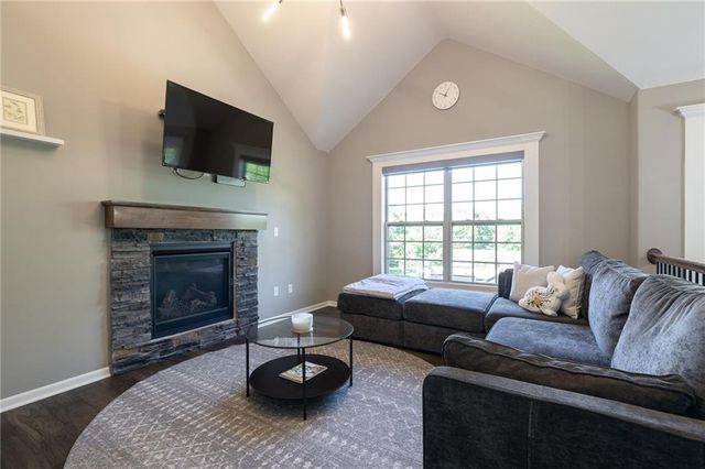 7309 NW Locust Drive, Kansas City, MO 64152