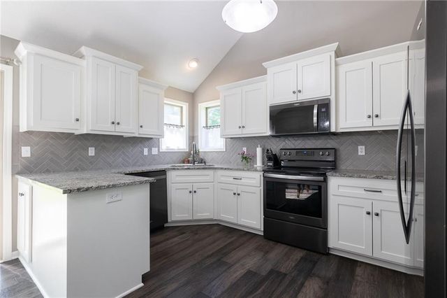 7309 NW Locust Drive, Kansas City, MO 64152