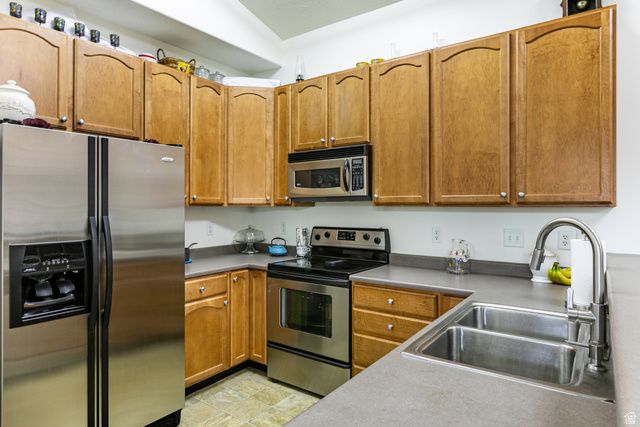 443 N KENT LN, North Salt Lake, UT 84054