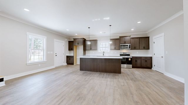 613 Short Mt ST, Smithville, TN 37166