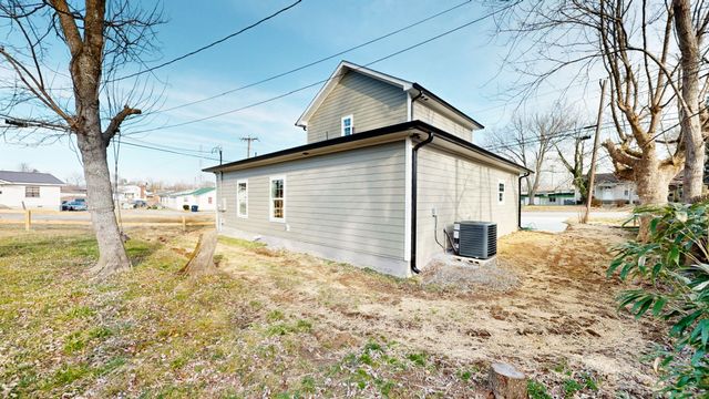 613 Short Mt ST, Smithville, TN 37166