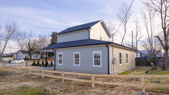 613 Short Mt ST, Smithville, TN 37166