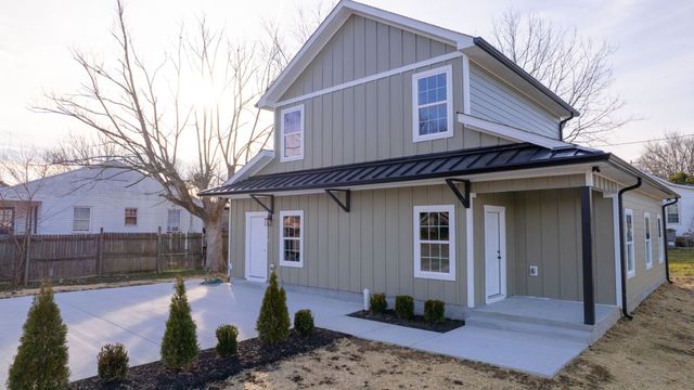 613 Short Mt ST, Smithville, TN 37166