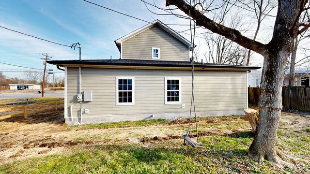 613 Short Mt ST, Smithville, TN 37166