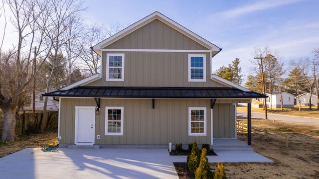 613 Short Mt ST, Smithville, TN 37166