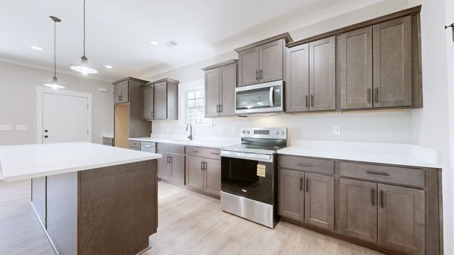 613 Short Mt ST, Smithville, TN 37166