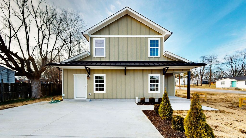 613 Short Mt ST, Smithville, TN 37166