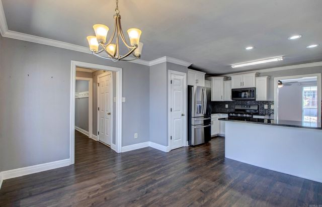 1316 River Oaks Drive, Benton, AR 72019