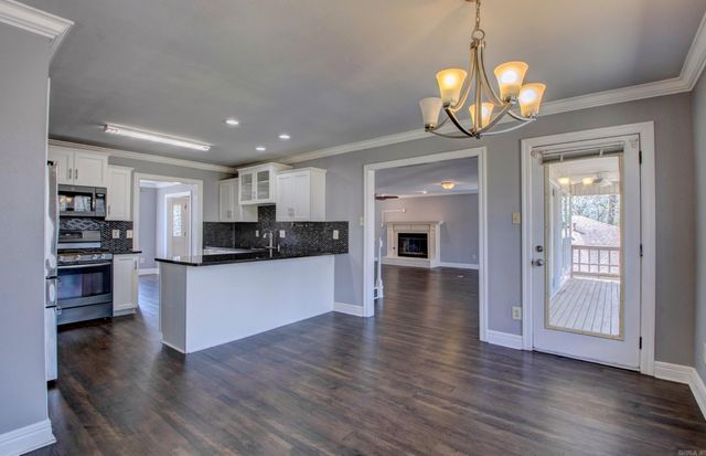 1316 River Oaks Drive, Benton, AR 72019