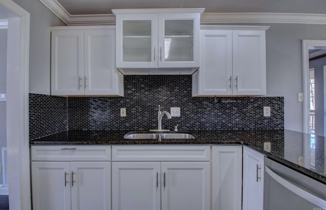 1316 River Oaks Drive, Benton, AR 72019