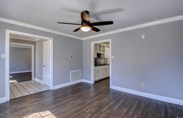 1316 River Oaks Drive, Benton, AR 72019