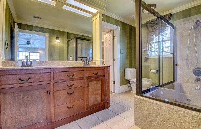 1316 River Oaks Drive, Benton, AR 72019