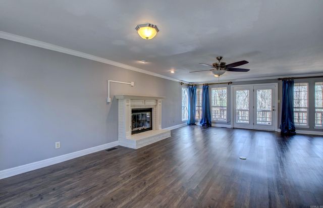 1316 River Oaks Drive, Benton, AR 72019