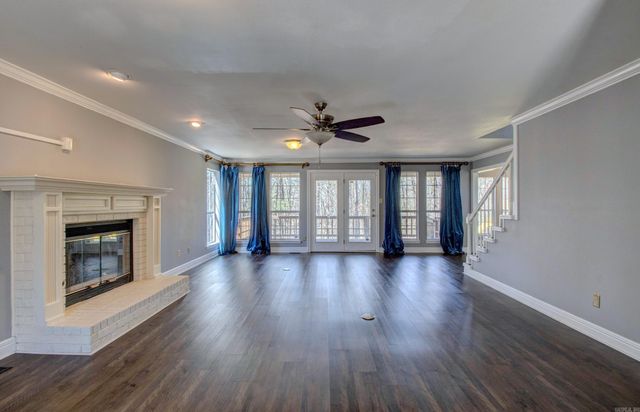 1316 River Oaks Drive, Benton, AR 72019