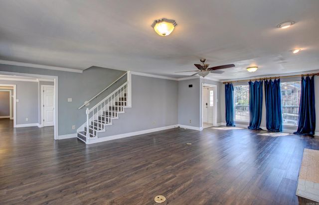 1316 River Oaks Drive, Benton, AR 72019