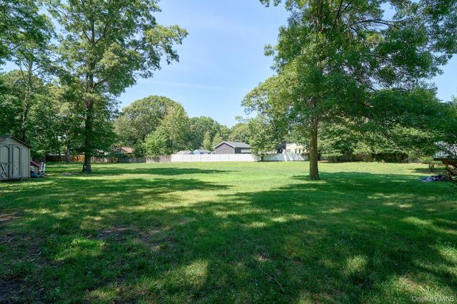 11 Embassy Road, Selden, NY 11784