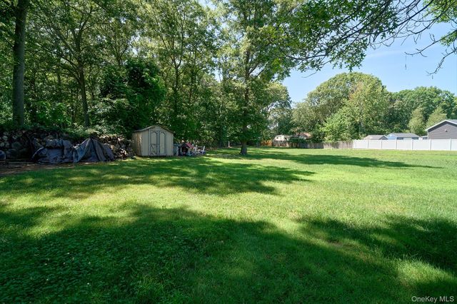 11 Embassy Road, Selden, NY 11784