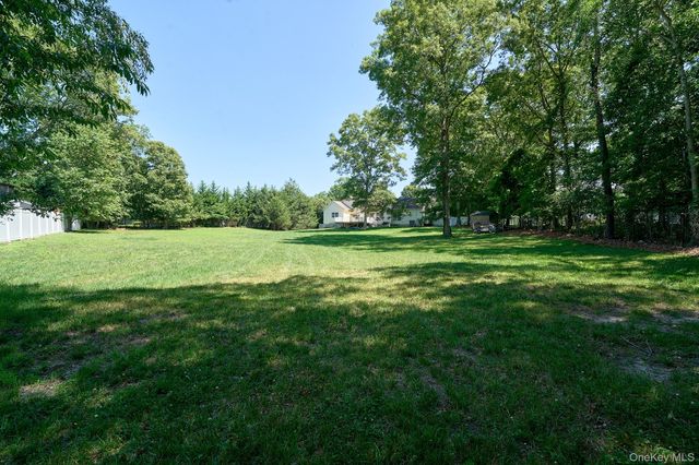 11 Embassy Road, Selden, NY 11784