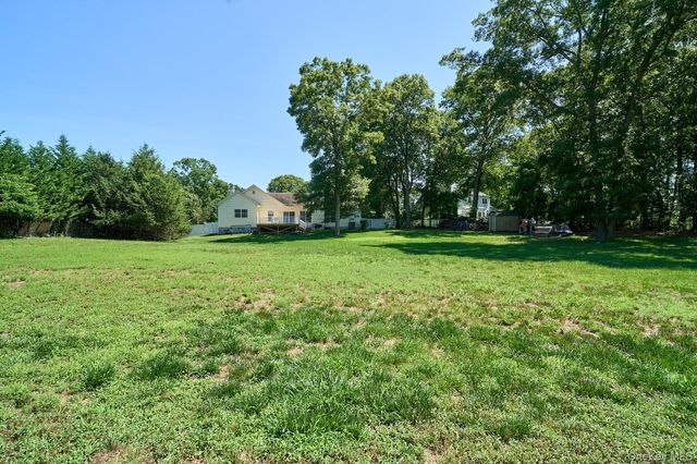 11 Embassy Road, Selden, NY 11784