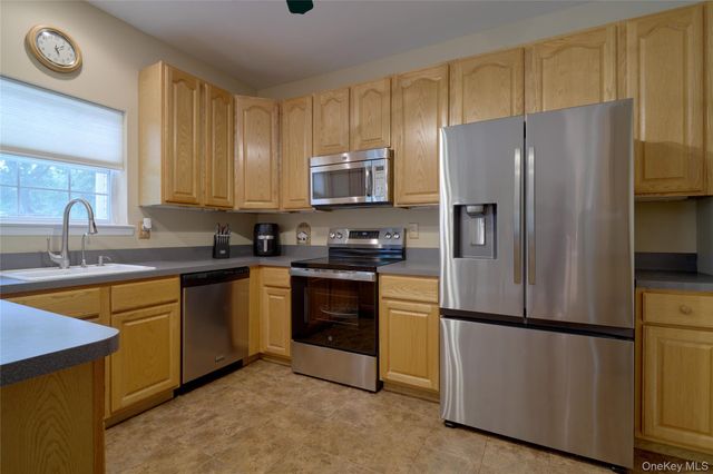 11 Embassy Road, Selden, NY 11784