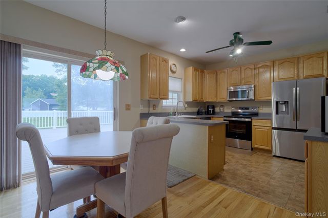 11 Embassy Road, Selden, NY 11784