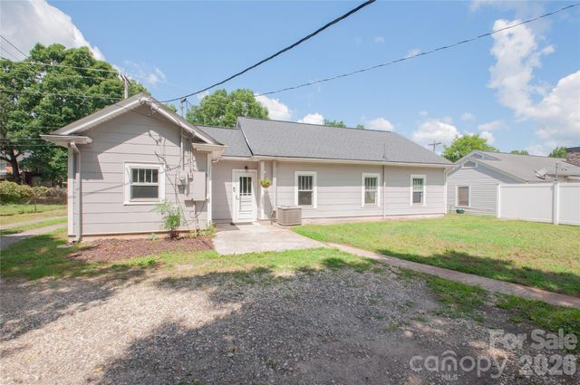 2505 Shelton Avenue, Statesville, NC 28677