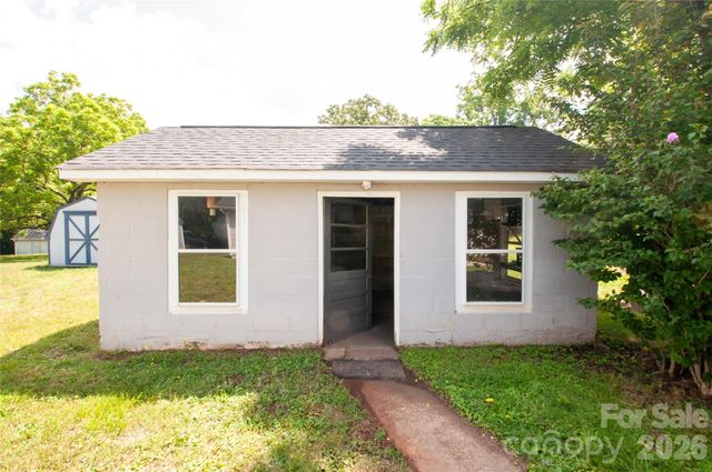 2505 Shelton Avenue, Statesville, NC 28677
