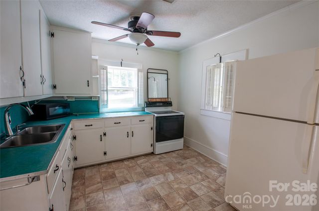 2505 Shelton Avenue, Statesville, NC 28677