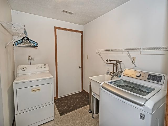 2750 Iowa Drive 14, Lower Burrell, PA 15068